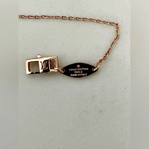 Louis Vuitton Color Blossom BB Mother Of Pearl Diamond Star Pendant in 18K RG - Picture 7 of 16